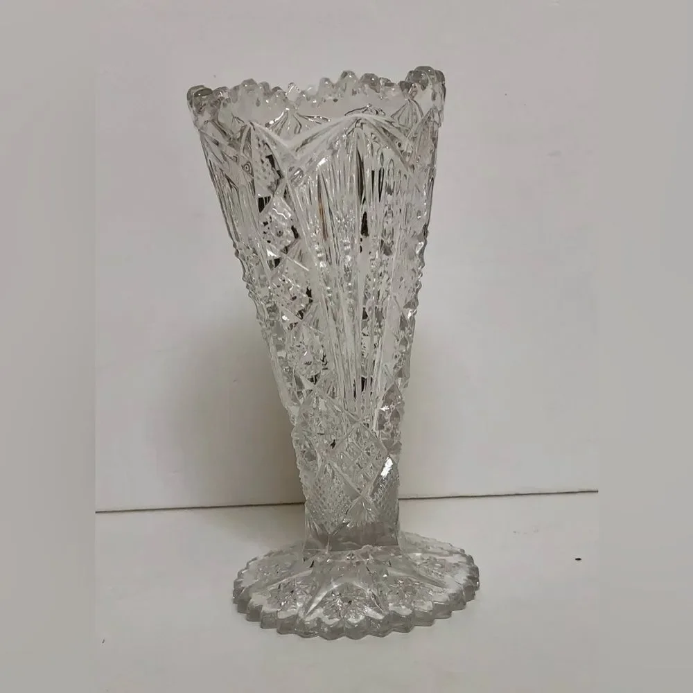 A BEAUTIFUL DESING VASE FLOWER 6.5